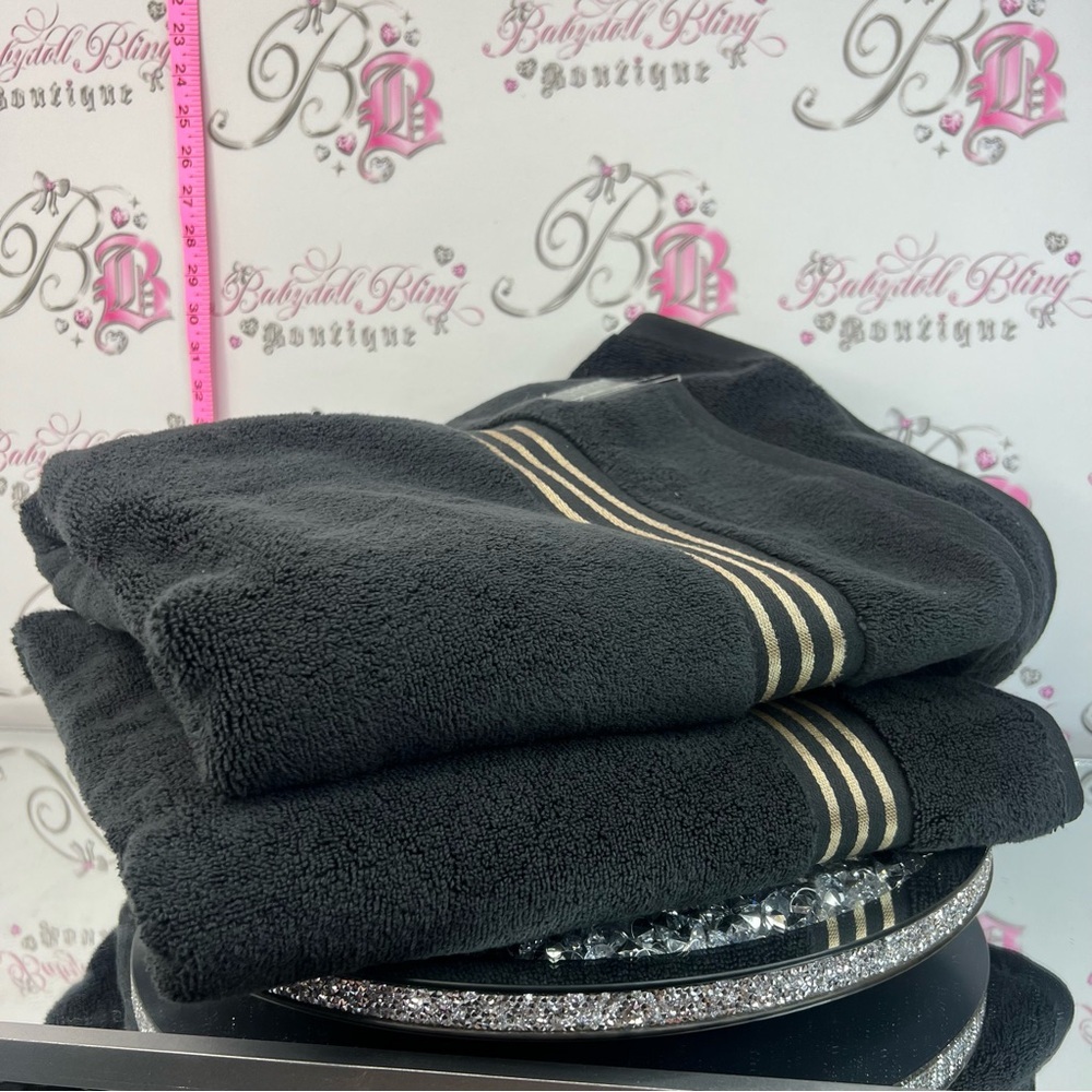 Hotel Balfour Black Bath Towel with Gold Accent Stripe set of 2